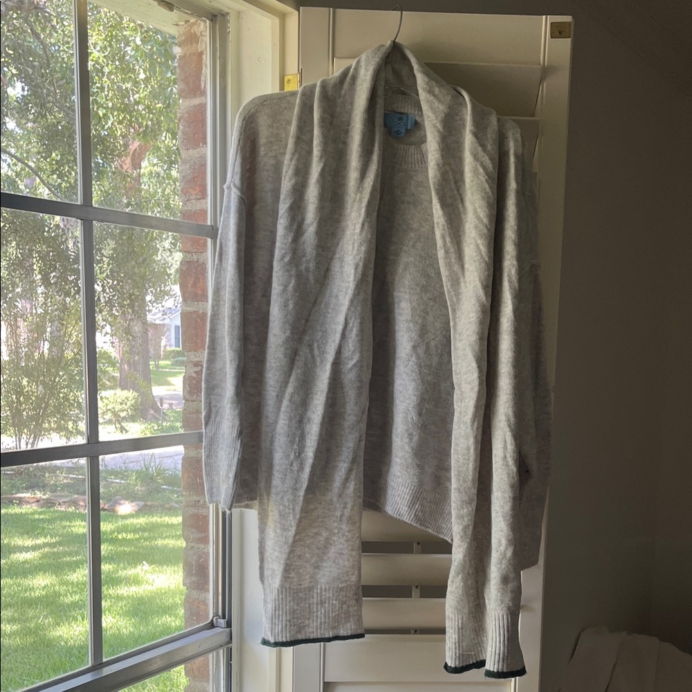 4/$25 SALE Oversized Medium White and Gray Knit Sweater with Matching Scarf